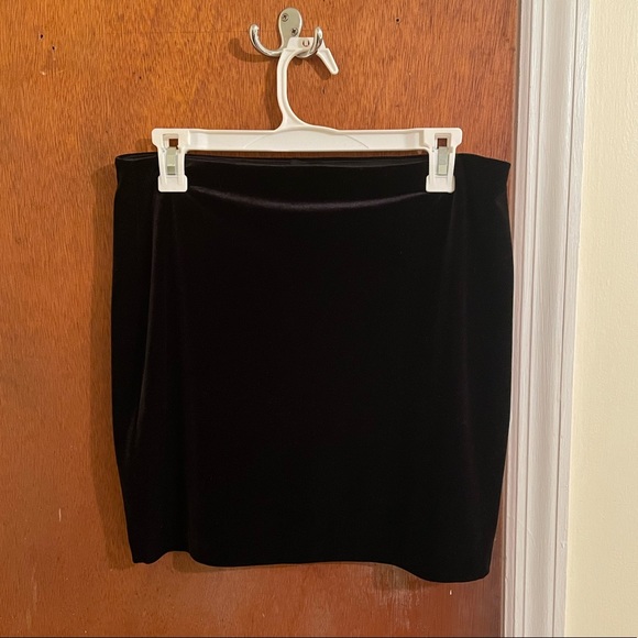 Express Velvet Black skirt - Picture 1 of 2